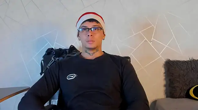 Snapshot of NoahhBrown chatting on December 24, 3:38 am NoahhBrown online show from December 24, 3:38 am