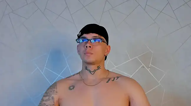 Snapshot of NoahhBrown chatting on December 7, 3:25 am NoahhBrown online show from December 7, 3:25 am