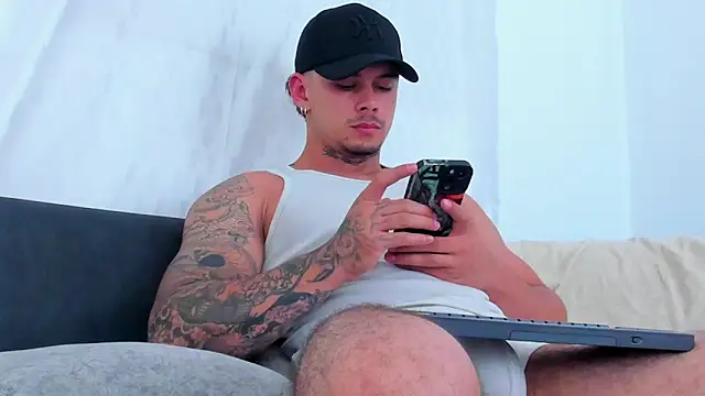 NoahhBrown online show from January 8, 2:28 am