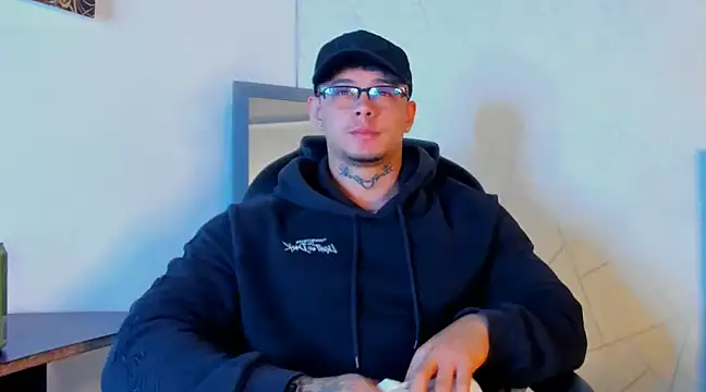 Snapshot of NoahhBrown chatting on February 16, 1:38 am NoahhBrown online show from February 16, 1:38 am