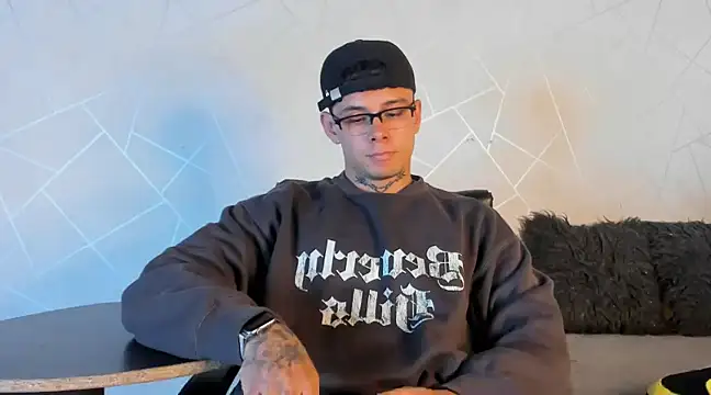Snapshot of NoahhBrown chatting on January 7, 10:41 pm NoahhBrown online show from January 7, 10:41 pm