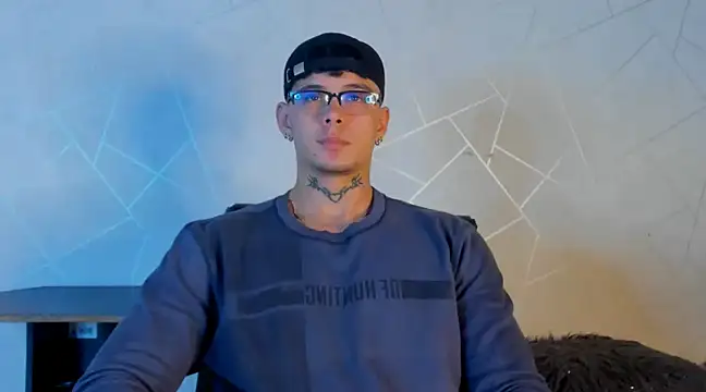 Snapshot of NoahhBrown chatting on December 10, 3:08 am NoahhBrown online show from December 10, 3:08 am