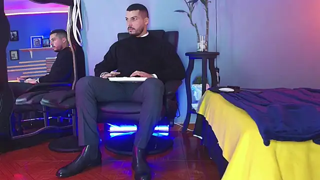 Snapshot of HenryBenso chatting on December 17, 9:50 am HenryBenso online show from December 17, 9:50 am