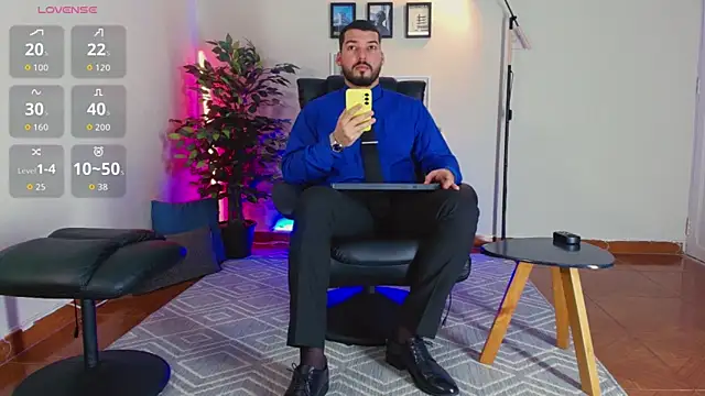 Snapshot of HenryBenso chatting on October 3, 5:40 pm HenryBenso online show from October 3, 5:40 pm