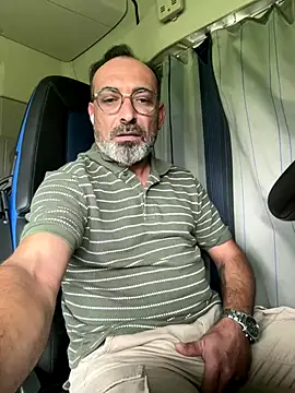 Snapshot of dzhakar chatting on October 15, 11:51 am dzhakar online show from October 15, 11:51 am