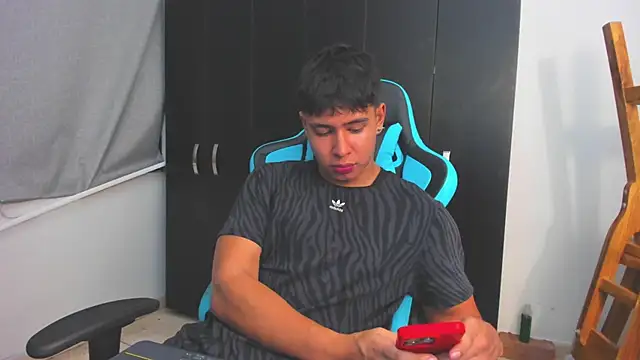 Bray Kevin online show from December 4, 3:46 am