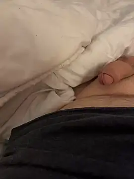 Snapshot of Micversa@xh chatting on February 9, 10:43 pm Micversaxh online show from February 9, 10:43 pm