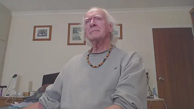 Snapshot of WaverlyKernow chatting on March 3, 2:10 pm WaverlyKernow online show from March 3, 2:10 pm