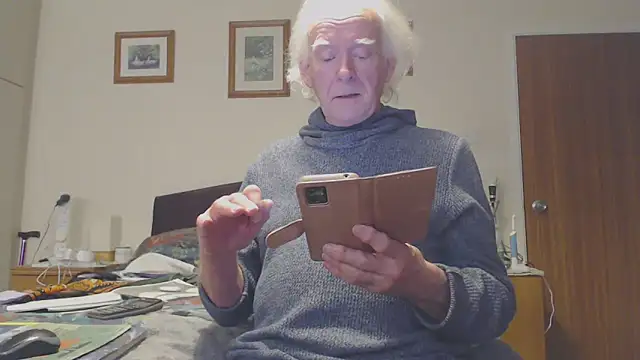Snapshot of WaverlyKernow chatting on March 1, 8:57 am WaverlyKernow online show from March 1, 8:57 am