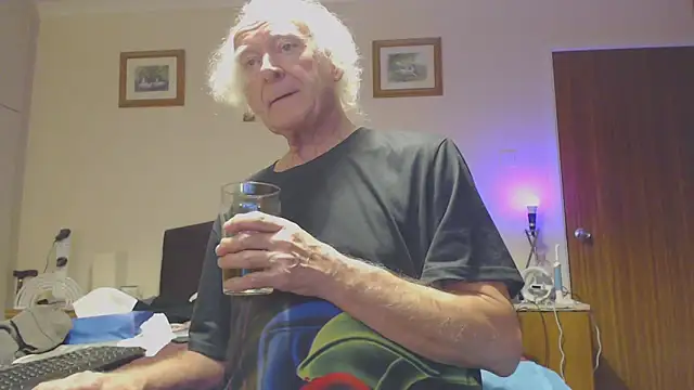 Snapshot of WaverlyKernow chatting on January 11, 4:03 pm WaverlyKernow online show from January 11, 4:03 pm