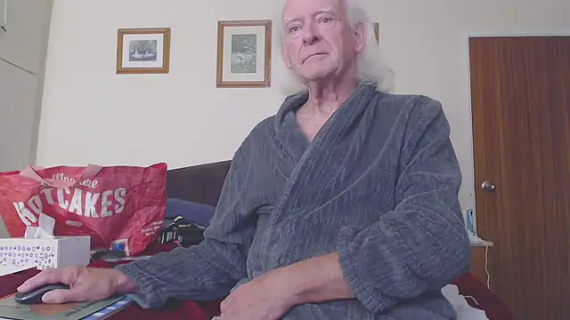 Snapshot of WaverlyKernow chatting on September 22, 8:58 am WaverlyKernow online show from September 22, 8:58 am