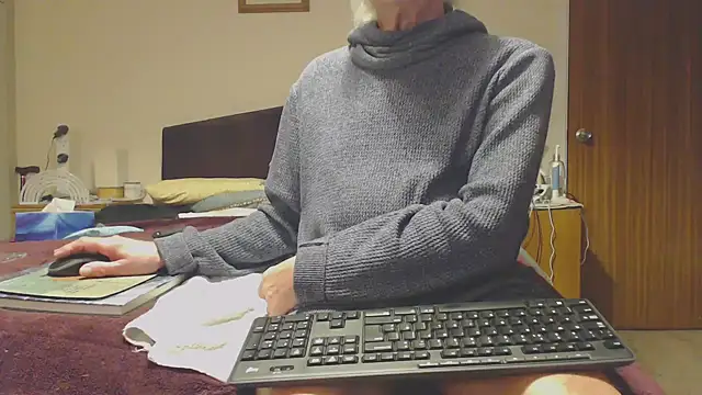 Snapshot of WaverlyKernow chatting on January 23, 10:22 am WaverlyKernow online show from January 23, 10:22 am