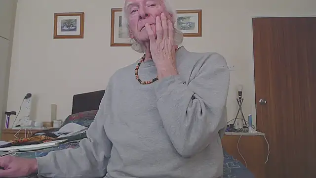 Snapshot of WaverlyKernow chatting on March 2, 2:04 pm WaverlyKernow online show from March 2, 2:04 pm