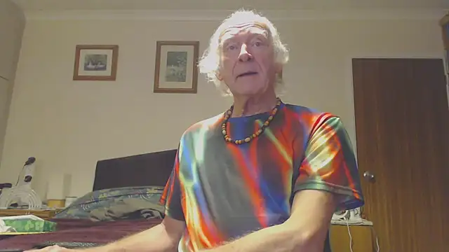 Snapshot of WaverlyKernow chatting on December 15, 12:49 pm WaverlyKernow online show from December 15, 12:49 pm