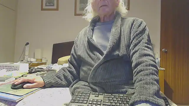 Snapshot of WaverlyKernow chatting on September 16, 6:53 pm WaverlyKernow online show from September 16, 6:53 pm