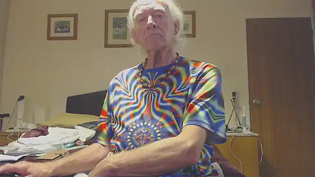 Snapshot of WaverlyKernow chatting on February 26, 7:20 am WaverlyKernow online show from February 26, 7:20 am