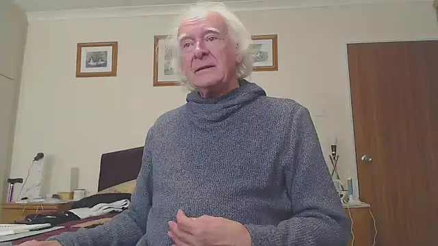 Snapshot of WaverlyKernow chatting on February 9, 12:19 pm WaverlyKernow online show from February 9, 12:19 pm