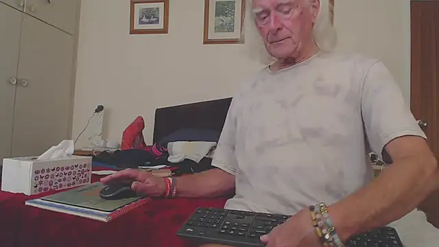 WaverlyKernow online show from October 14, 3:30 pm