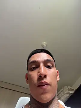 Snapshot of sendfer chatting on October 29, 8:34 pm sendfer online show from October 29, 8:34 pm