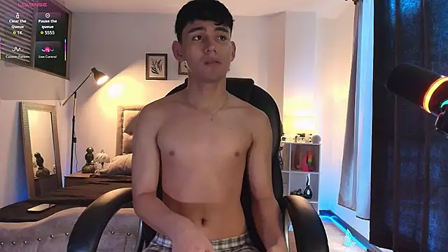 EstebanPerez  online show from October 25, 12:40 pm