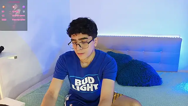  nickconnor01 online show from November 19, 12:32 am