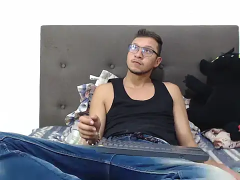 andy loverxx online show from February 25, 12:00 am