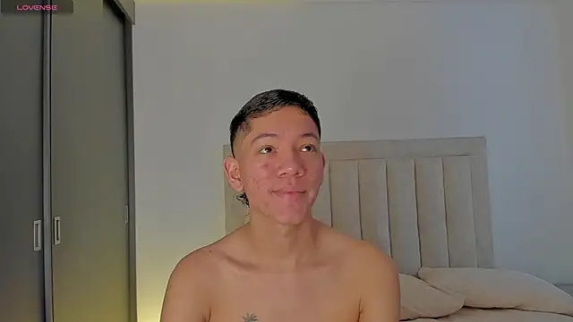 Snapshot of JulianRose_1 chatting on October 8, 12:42 pm JulianRose 1 online show from October 8, 12:42 pm