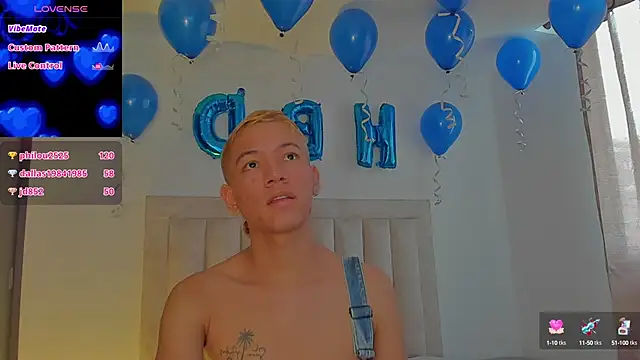 Snapshot of JulianRose_1 chatting on October 13, 3:29 pm JulianRose 1 online show from October 13, 3:29 pm