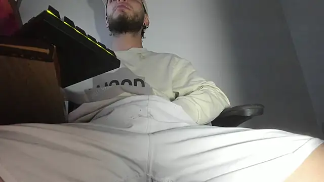 Snapshot of s_sven03 chatting on October 26, 9:55 am s sven03 online show from October 26, 9:55 am