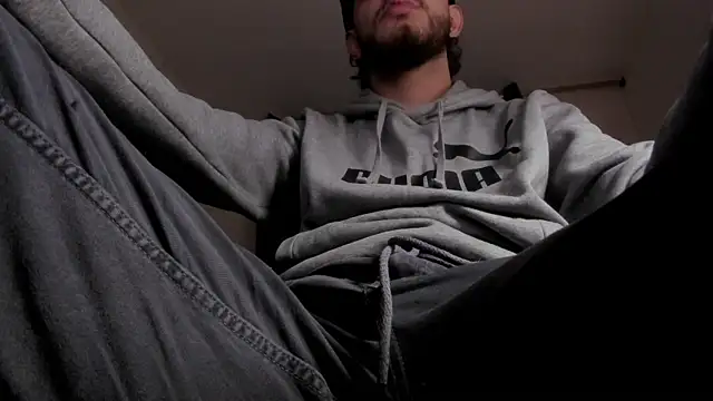 s sven03 online show from June 18, 11:43 pm