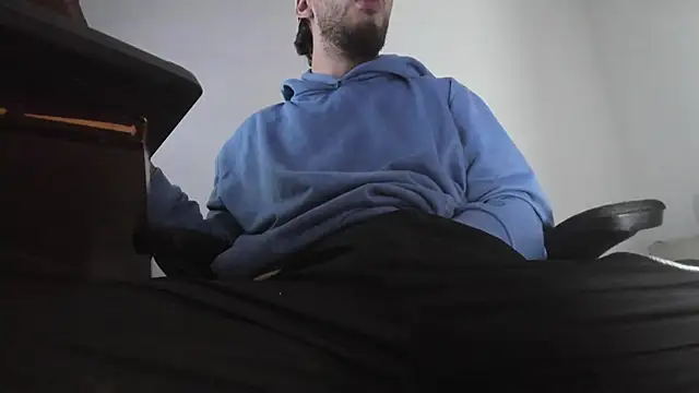 Snapshot of s_sven03 chatting on October 14, 4:08 am s sven03 online show from October 14, 4:08 am