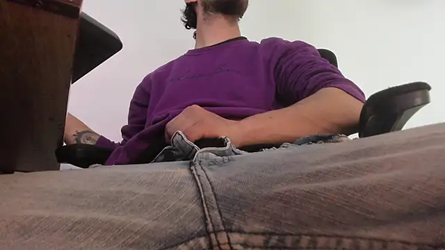 Snapshot of s_sven03 chatting on October 15, 4:31 am s sven03 online show from October 15, 4:31 am