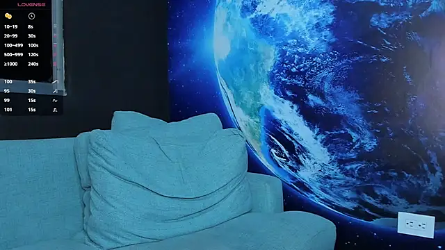 Snapshot of delessandro_world chatting on November 1, 4:27 am delessandro world online show from November 1, 4:27 am