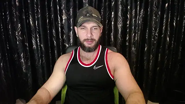 Snapshot of HotterLrgDom chatting on March 7, 2:46 am HotterLrgDom online show from March 7, 2:46 am