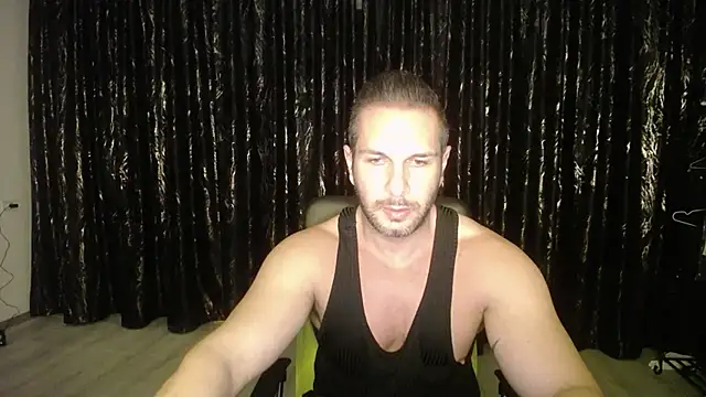 Snapshot of HotterLrgDom chatting on January 16, 11:27 pm HotterLrgDom online show from January 16, 11:27 pm