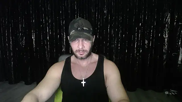 Snapshot of HotterLrgDom chatting on January 27, 5:03 am HotterLrgDom online show from January 27, 5:03 am
