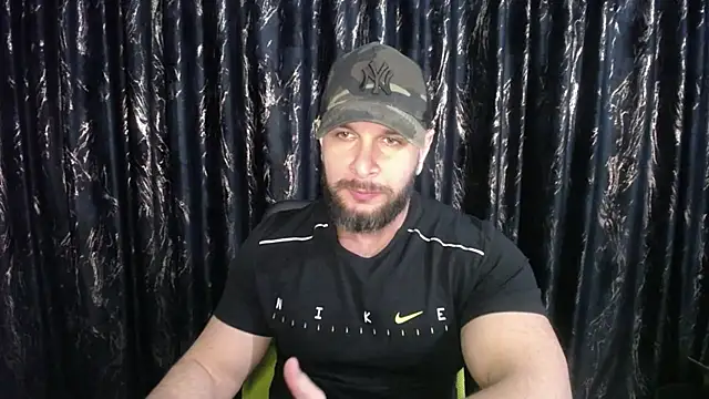 Snapshot of HotterLrgDom chatting on March 4, 12:07 am HotterLrgDom online show from March 4, 12:07 am