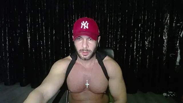 Snapshot of HotterLrgDom chatting on January 23, 3:22 pm HotterLrgDom online show from January 23, 3:22 pm