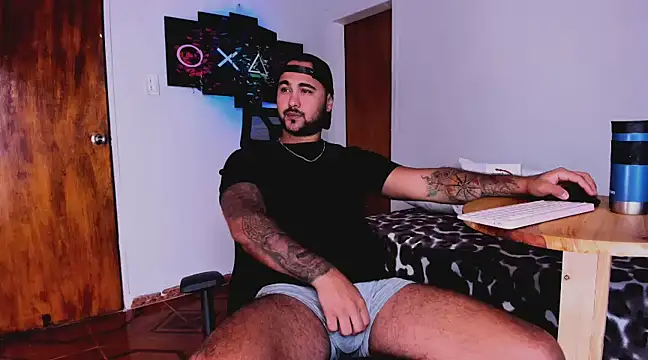 Snapshot of Sebas-hott chatting on February 5, 3:55 am Sebas-hott online show from February 5, 3:55 am