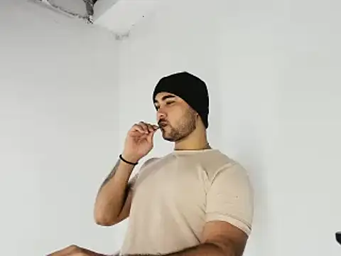 Snapshot of Sebas-hott chatting on October 28, 11:40 pm Sebas-hott online show from October 28, 11:40 pm