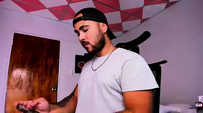 Snapshot of Sebas-hott chatting on January 17, 3:34 am Sebas-hott online show from January 17, 3:34 am