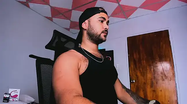 Snapshot of Sebas-hott chatting on February 8, 2:47 am Sebas-hott online show from February 8, 2:47 am