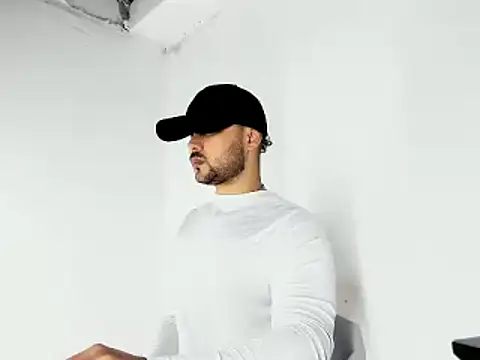 Snapshot of Sebas-hott chatting on November 1, 12:04 am Sebas-hott online show from November 1, 12:04 am