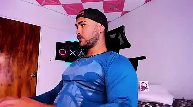 Snapshot of Sebas-hott chatting on January 4, 3:18 am Sebas-hott online show from January 4, 3:18 am