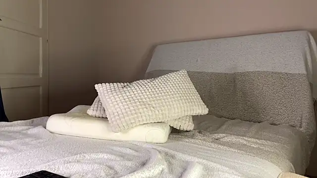 itsmaxxbaby  online show from April 16, 1:16 am