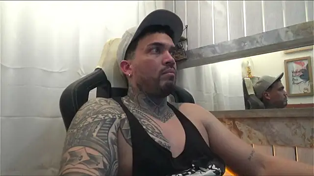 Snapshot of Angel_sex_latin chatting on October 15, 7:27 am Angel sex latin online show from October 15, 7:27 am