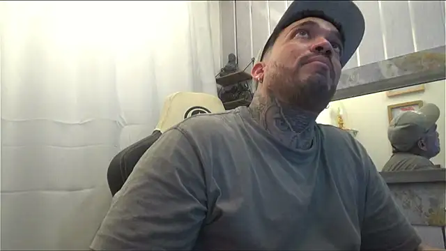 Snapshot of Angel_sex_latin chatting on October 30, 6:15 am Angel sex latin online show from October 30, 6:15 am