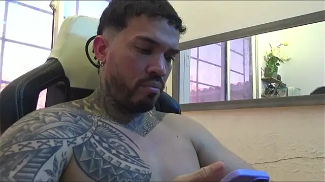 Snapshot of Angel_sex_latin chatting on January 19, 8:41 pm Angel sex latin online show from January 19, 8:41 pm