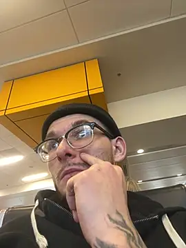 hungkubenski online show from January 18, 7:38 pm