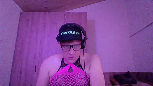 Snapshot of Bigthroaterboy chatting on October 8, 8:02 pm Bigthroaterboy online show from October 8, 8:02 pm